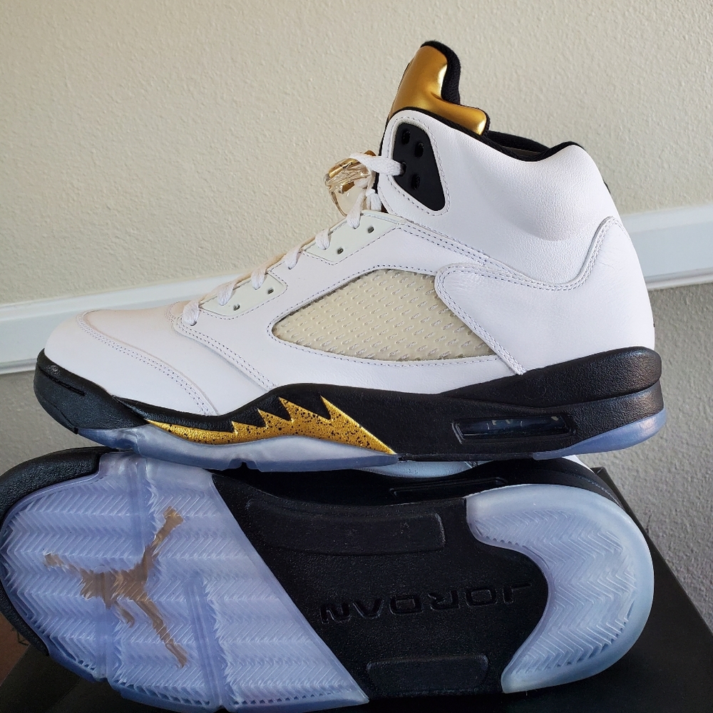 - Air Jordan Retro 5